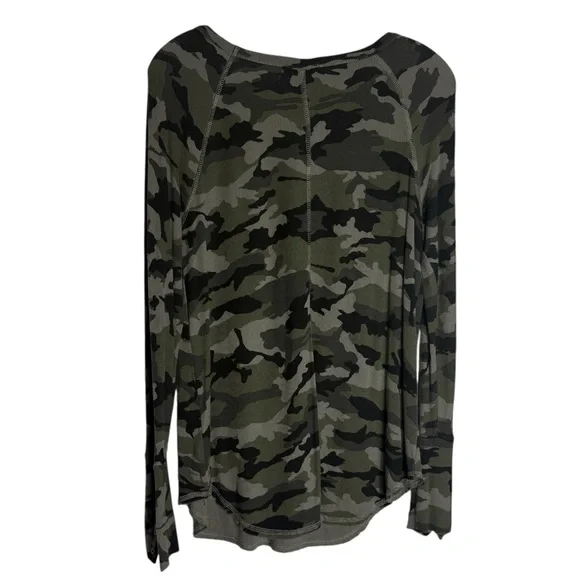 EVEREVE Camo Long Sleeve Thermal Top Sophie Snap Cuff Tee Size Small -- STAPLE - Picture 3 of 9